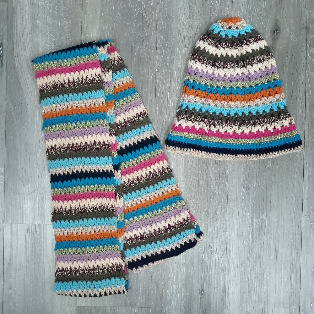 🙌🏽🧣HANDKNIT CROCHET🙌🏽🧣  Cream Aqua Multi Color 2 PC Scarf & Hat  GREAT FIT